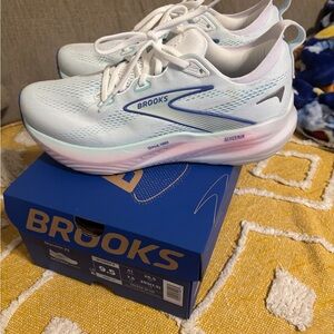 Brooks White and Blue Athletic Shoes
